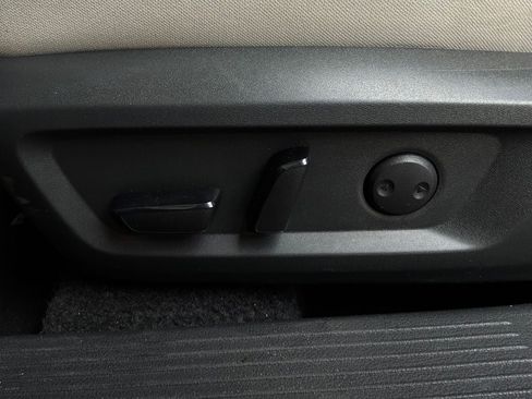 Used 2025 Nissan Rogue SV FWD image 11