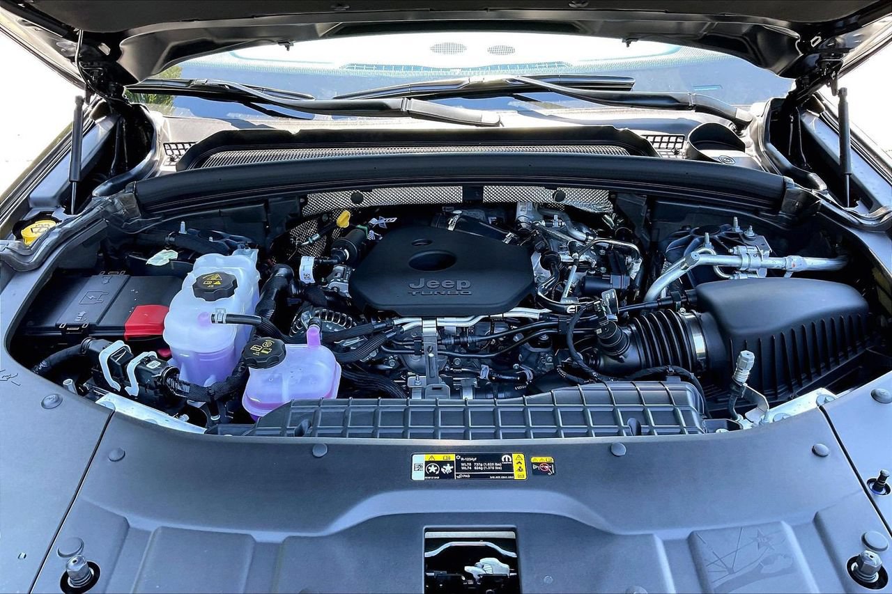 New 2027 Jeep Grand Cherokee Altitude AWD/4WD image 32
