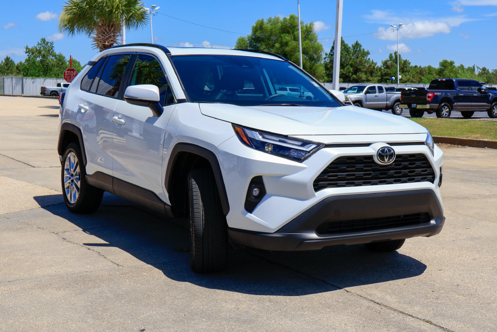 Used 2025 Toyota RAV4 XLE Premium AWD/4WD image 25