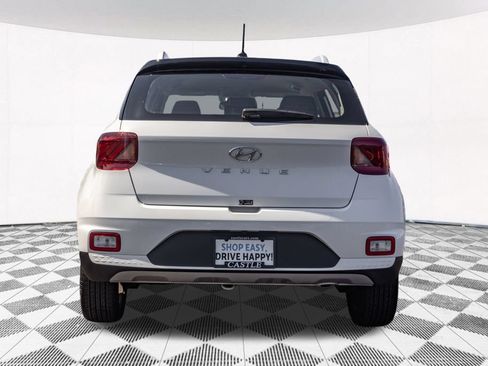 Certified 2025 Hyundai Venue Limited FWD image 9
