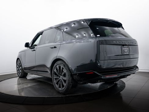 Used 2024 Land Rover Range Rover Long Wheelbase Autobiography image 3