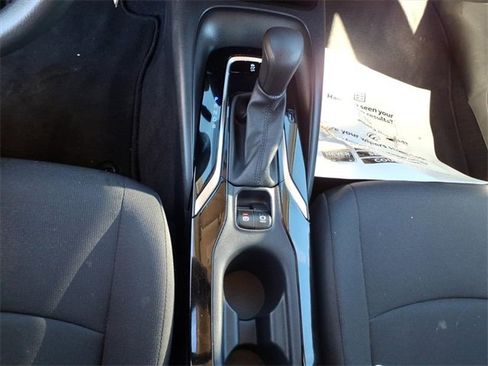 Used 2022 Toyota Corolla LE image 15