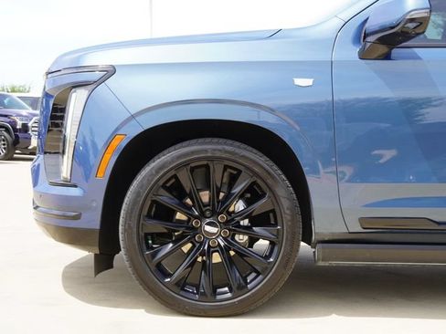 Used 2025 Cadillac Escalade Sport Platinum w/ LPO, ONYX Package AWD/4WD image 5