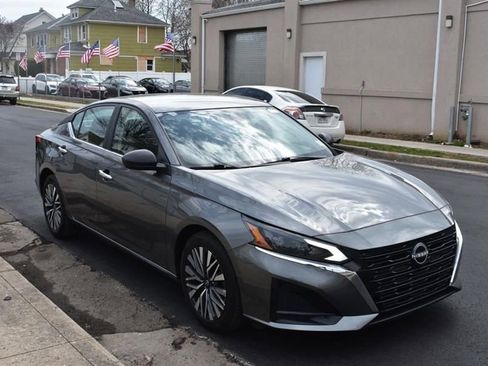 Used 2025 Nissan Altima 2.5 SV image 4