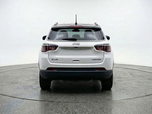 Used 2025 Jeep Compass Latitude AWD/4WD image 7