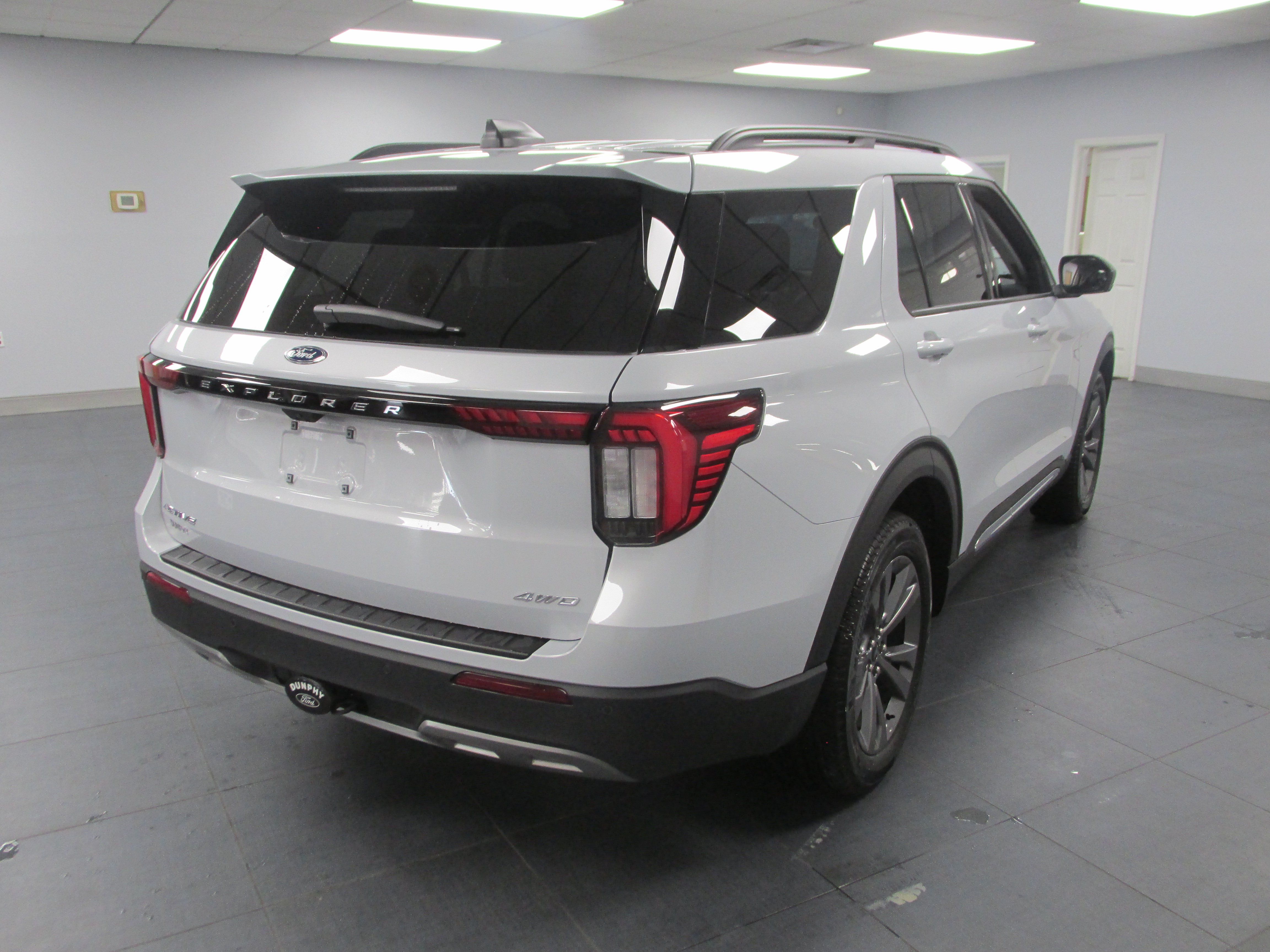 Used 2025 Ford Explorer Active w/ Active Comfort Package AWD/4WD image 5