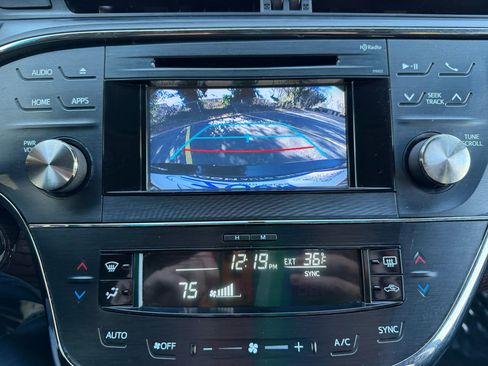 Used 2015 Toyota Avalon XLE image 25