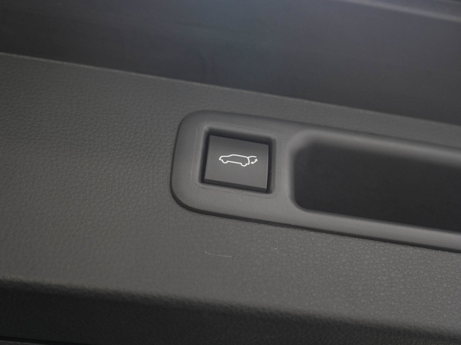 Used 2025 Toyota Highlander XLE AWD/4WD image 11