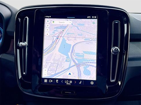 Used 2023 Volvo XC40 Recharge Ultimate image 14