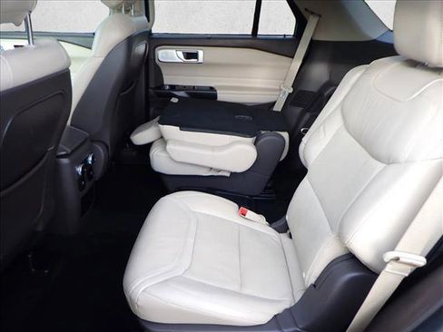 Used 2020 Ford Explorer Platinum w/ Premium Technology Package image 10