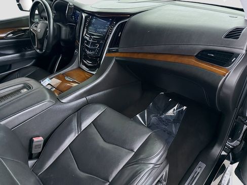Used 2018 Cadillac Escalade Luxury image 29