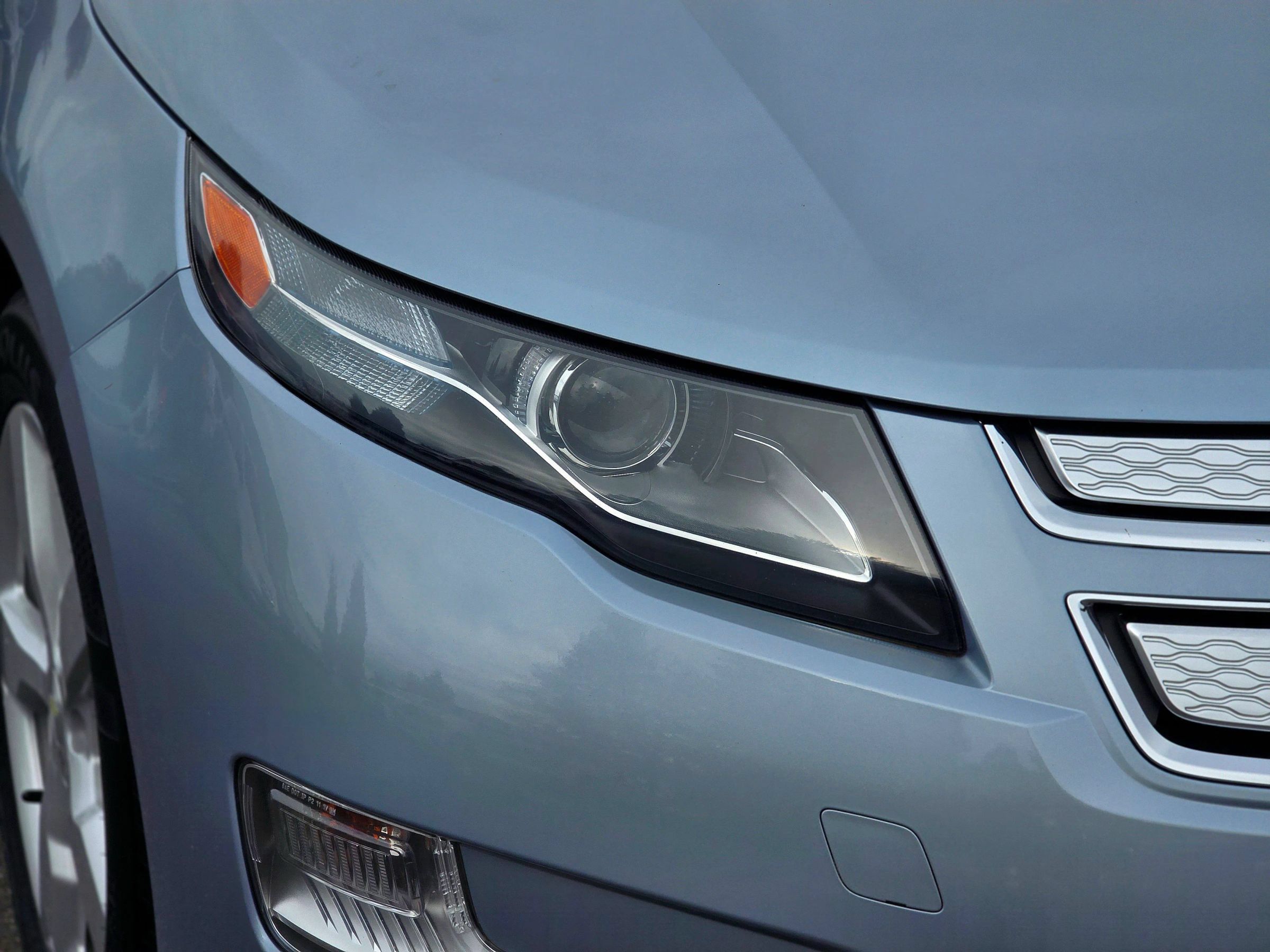 Used 2013 Chevrolet Volt FWD image 2