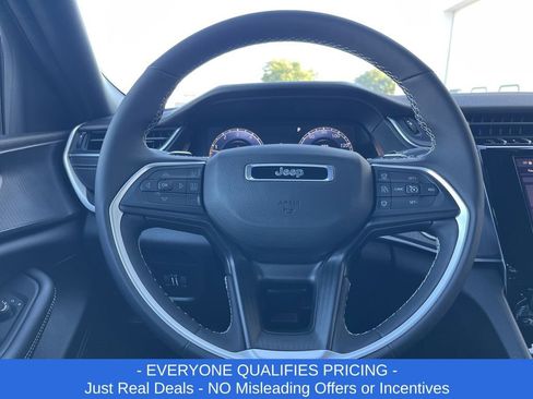 New 2025 Jeep Grand Cherokee L Altitude image 11