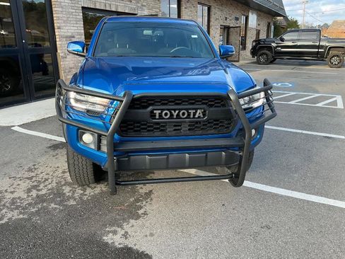 Used 2017 Toyota Tacoma TRD Off-Road w/ Premium & Technology Package image 11