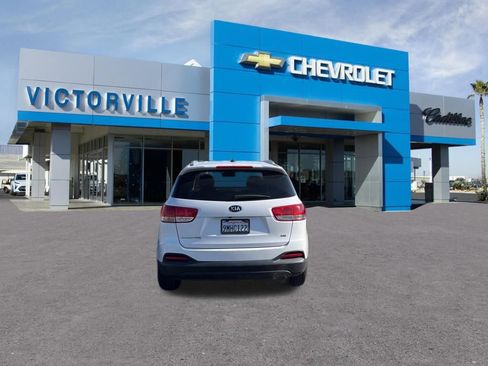 Used 2017 Kia Sorento LX FWD image 6