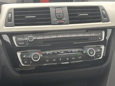 Used 2018 BMW 320i xDrive Sedan w/ Convenience Package image 19