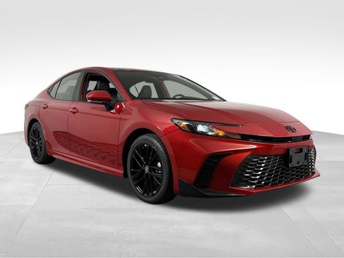 Used 2026 Toyota Camry SE FWD image 4