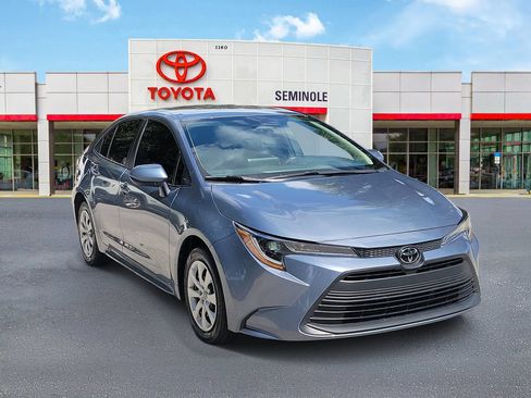 Used 2024 Toyota Corolla LE FWD image 2