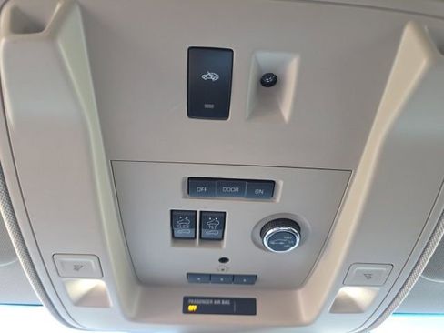 Used 2018 Chevrolet Tahoe Premier image 34