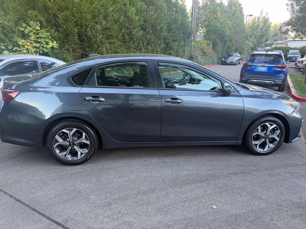 Used 2021 Kia Forte LXS FWD image 2