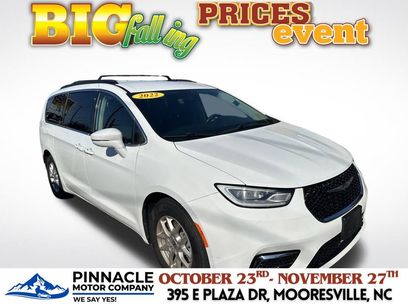 Used 2022 Chrysler Pacifica Touring-L
