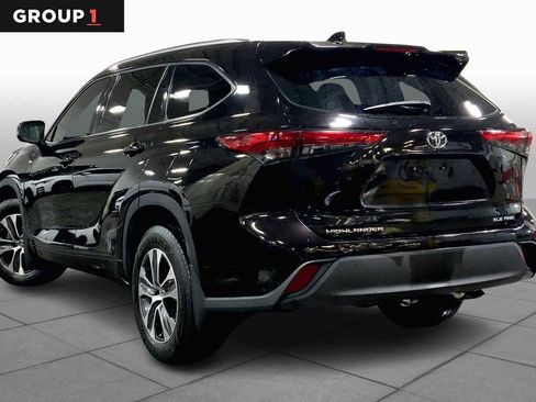 Certified 2021 Toyota Highlander XLE image 12