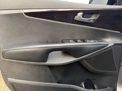 Used 2019 Kia Sorento L image 19