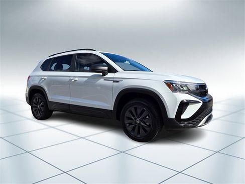 Used 2023 Volkswagen Taos S image 2