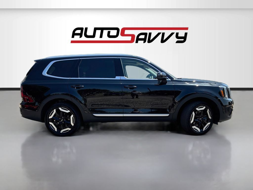 Used 2024 Kia Telluride EX w/ EX Captain's Chair Package AWD/4WD image 8