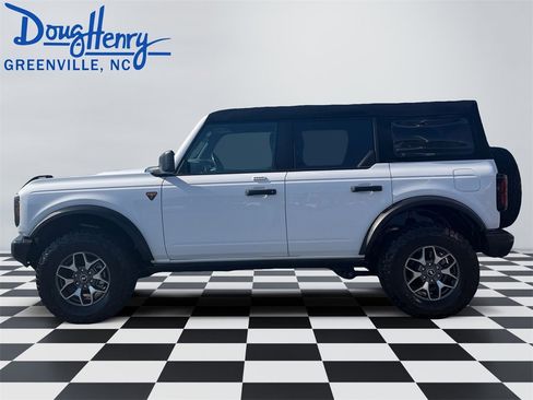 Used 2023 Ford Bronco Badlands image 2