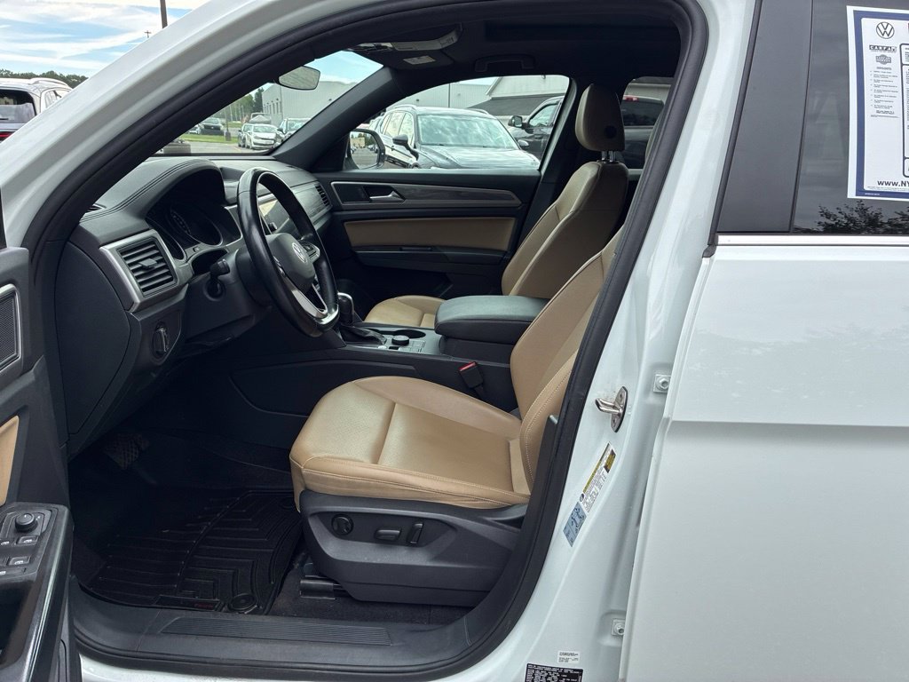 Used 2020 Volkswagen Atlas Cross Sport SE w/ Panoramic Sunroof Package AWD/4WD image 11