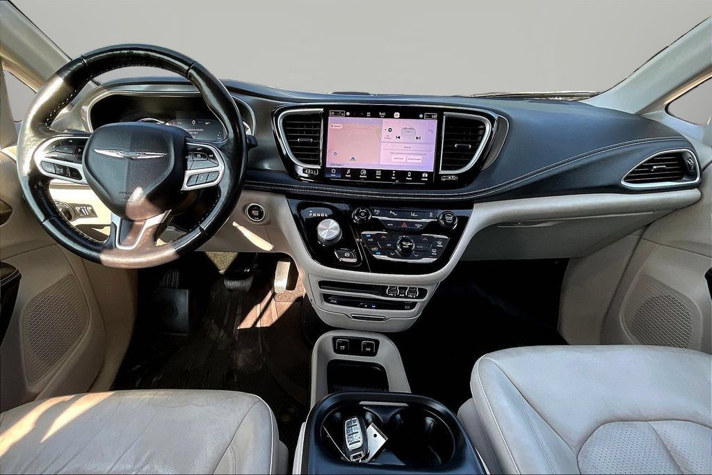 Used 2021 Chrysler Pacifica Touring-L w/ Uconnect Theater Family Group FWD image 7