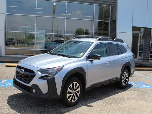 Used 2023 Subaru Outback Premium AWD/4WD image 2