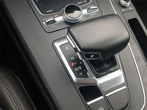 Used 2020 Audi Q5 e Premium Plus w/ Premium Plus Package image 20