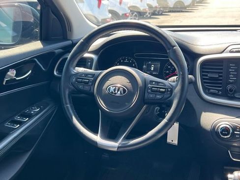 Used 2017 Kia Sorento AWD w/ LX Convenience Package image 14