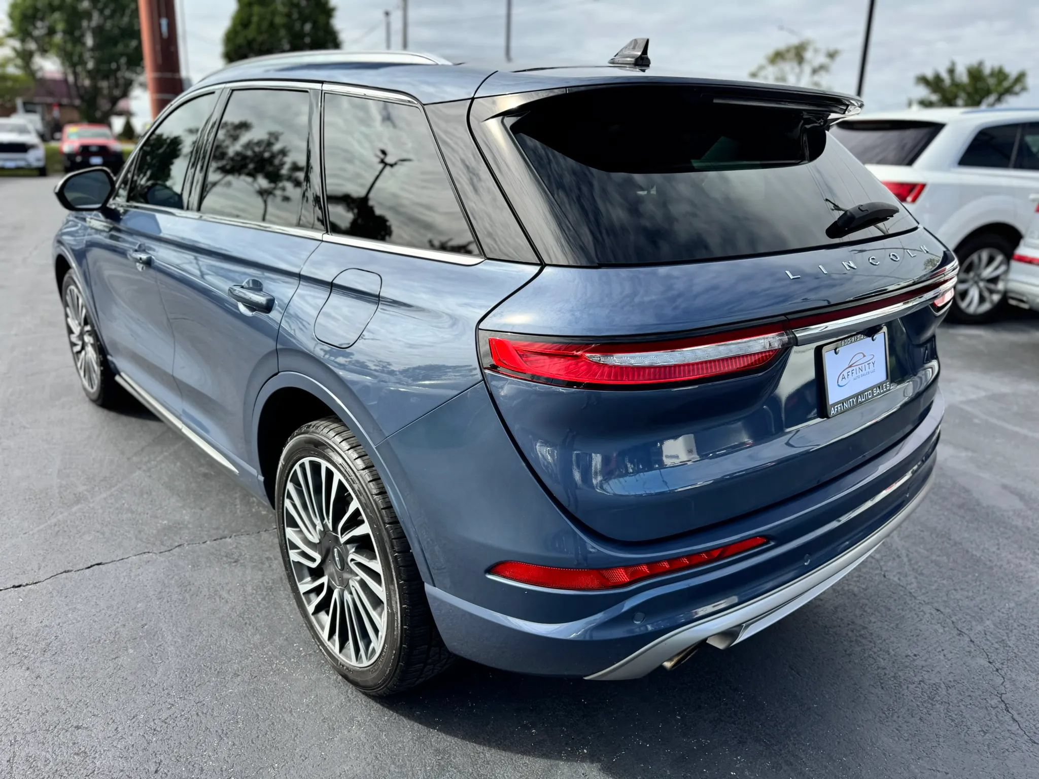 Used 2022 Lincoln Corsair AWD w/ Premium Package image 3