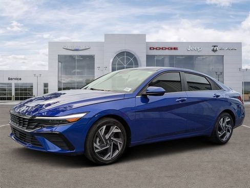 Used 2025 Hyundai Elantra SEL FWD image 5