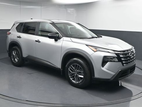 Used 2025 Nissan Rogue S image 1