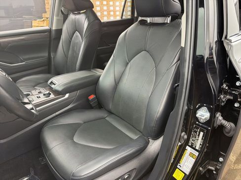 Used 2023 Toyota Highlander Limited AWD/4WD image 22