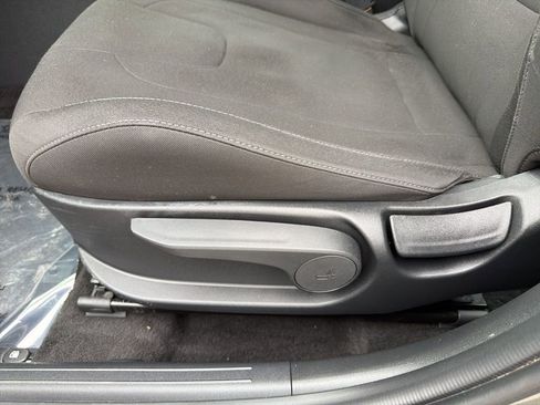 Used 2024 Hyundai Elantra SEL w/ Convenience Package image 17