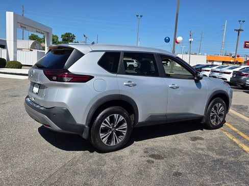 Used 2023 Nissan Rogue SV w/ SV Premium B Package FWD image 14