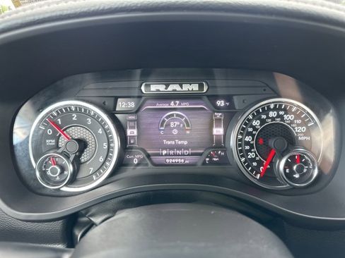 Used 2024 RAM 1500 Laramie image 17