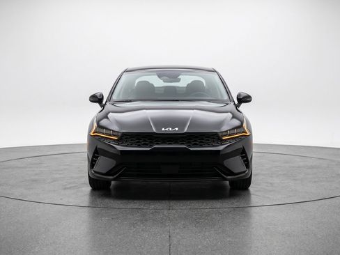 Used 2025 Kia K4 LXS FWD image 2