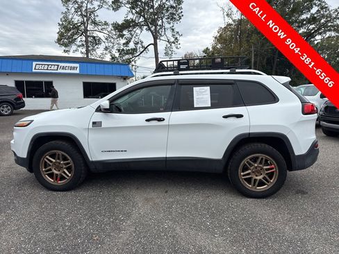 Used 2016 Jeep Cherokee Limited image 6