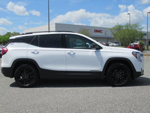 Used 2024 GMC Terrain SLT w/ Tech Package image 2