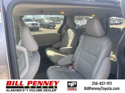 Used 2020 Toyota Sienna XLE image 19
