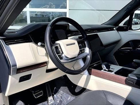 Used 2024 Land Rover Range Rover SE image 13