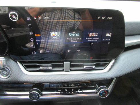 Used 2025 Chevrolet Equinox LT FWD image 31