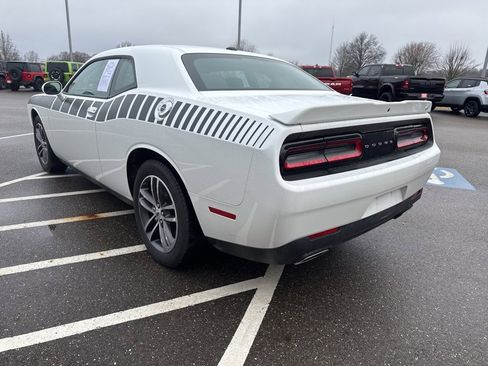 Used 2019 Dodge Challenger SXT image 7