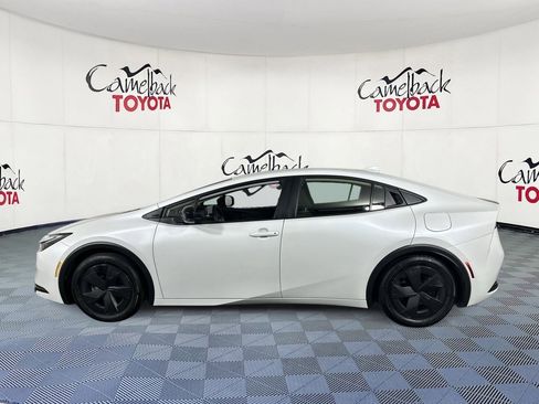 Used 2025 Toyota Prius Plug-In Hybrid image 4